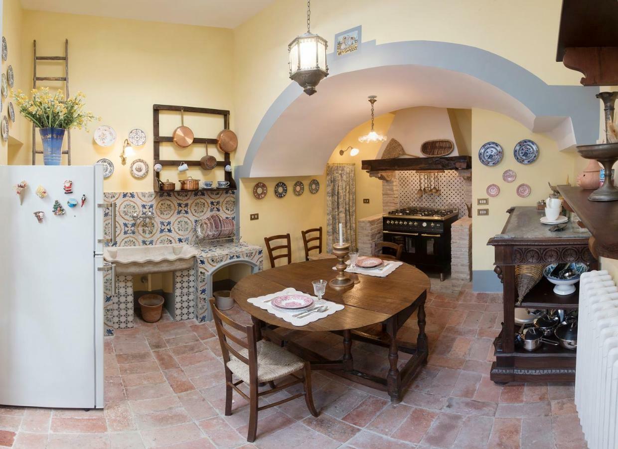 Il Teatro Di Nerone Apartment Napoli Bagian luar foto